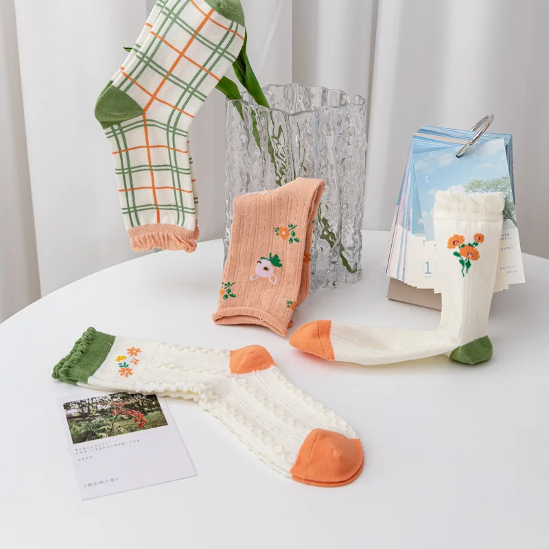 

Новинка, женские носки в рулоне, Модные дышащие носки средней длины с цветочным рисунком, тонкие универсальные женские носки на весну и осень