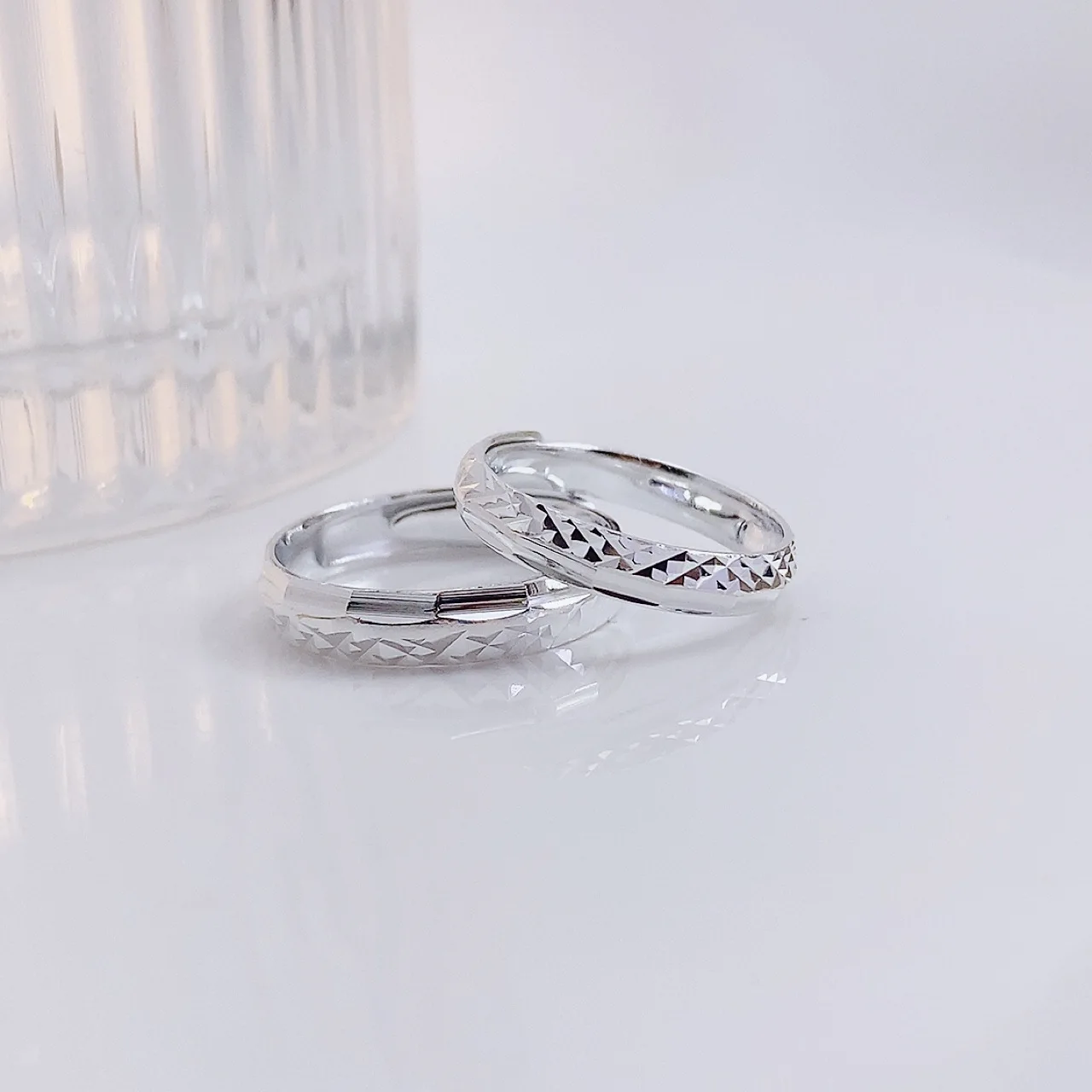 

S9999 Foot Silver Couple Ring ins niche design advanced sense simple men and women profess their vows.
