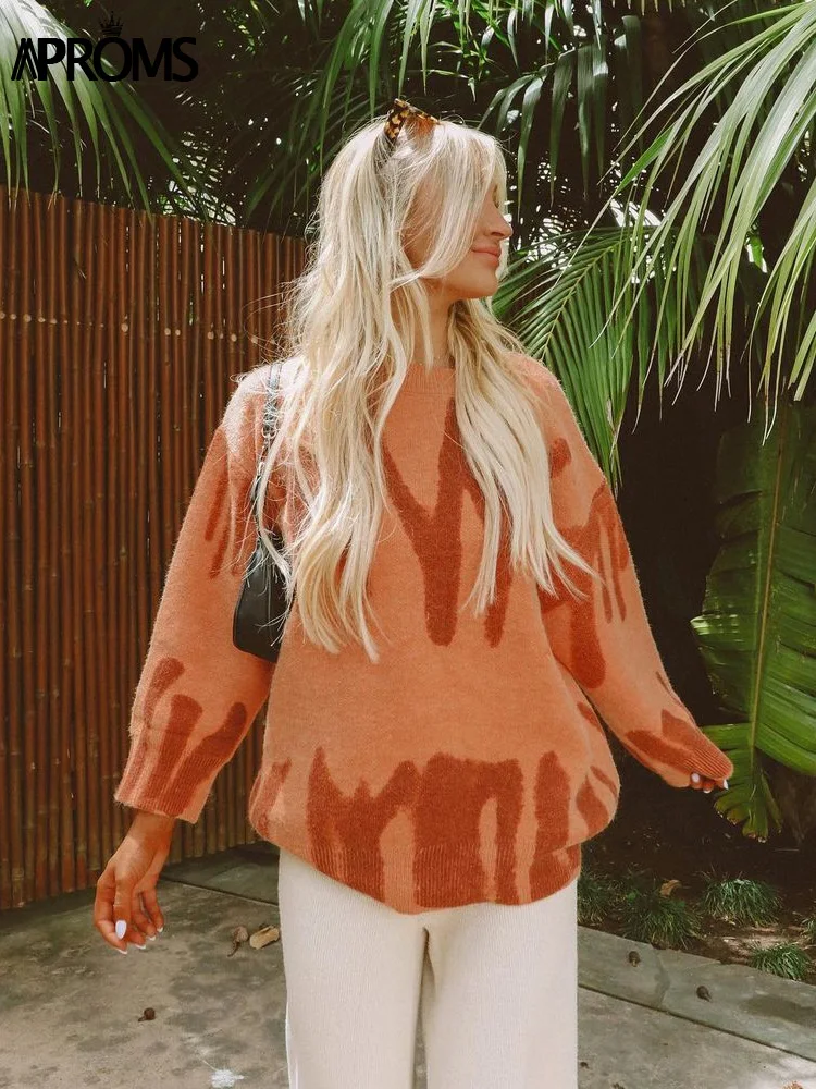 

Aproms элегантный коричневый галстук краситель печати свободный свитер для женщин 2022 Зима мягкий вязаный длинный пуловер уличная мода верхня...