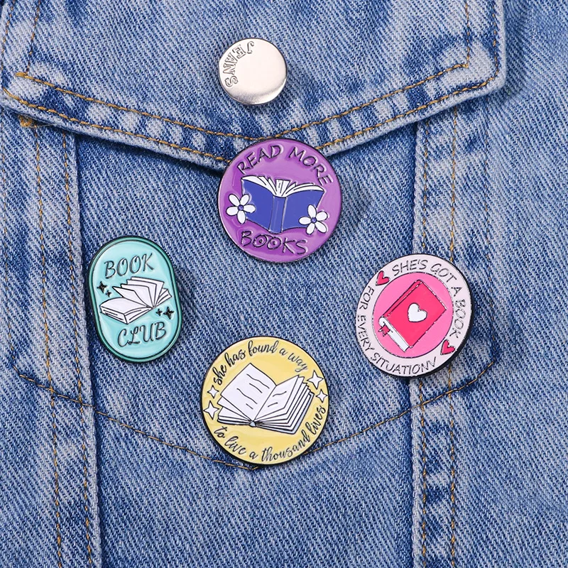 Цветные металлические значки с надписью She Get a Book