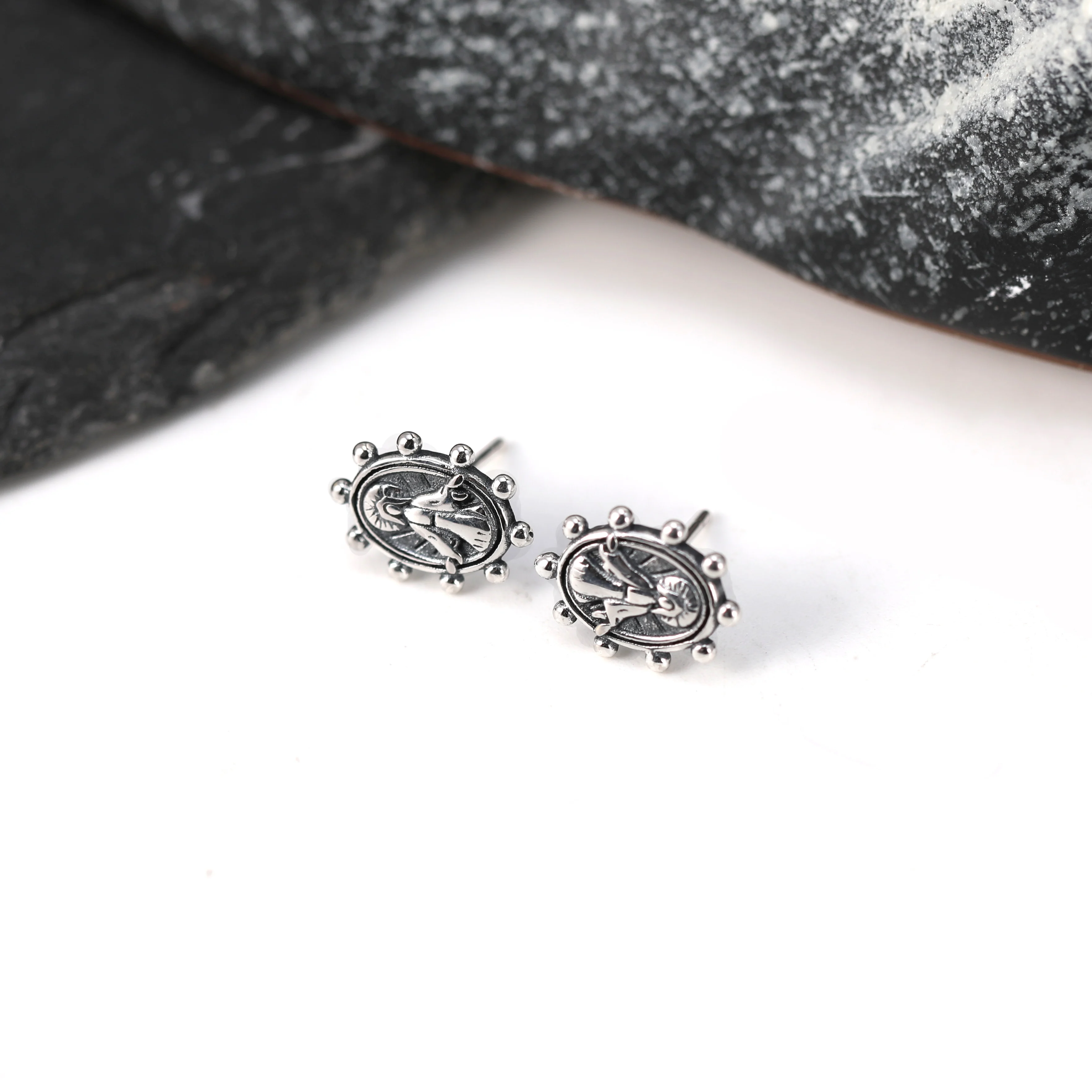 Фото Серьги-гвоздики из стерлингового серебра ED030 S925 James Avery Virgin Mary №2