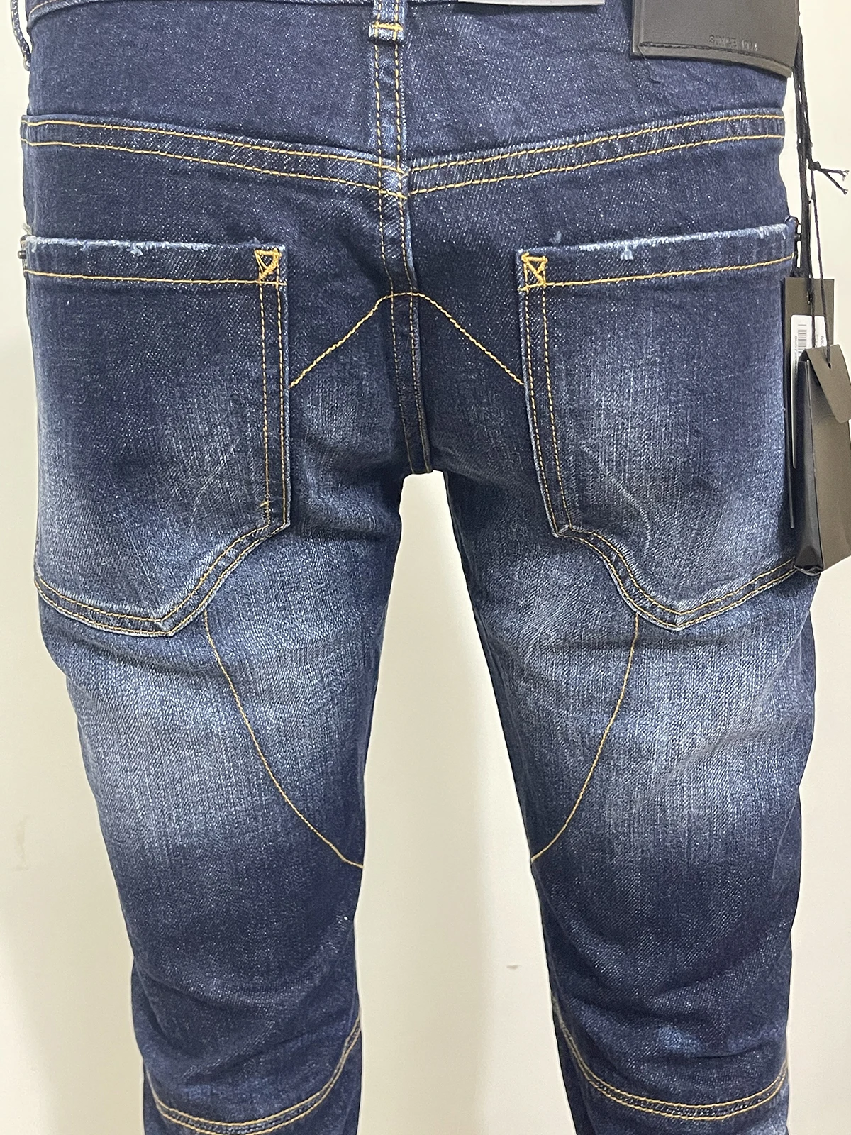 Spring/Summer 2023 new D2 fashion men wash and grind holes printing loose three-dimensional cut straight barrel blue jeans man