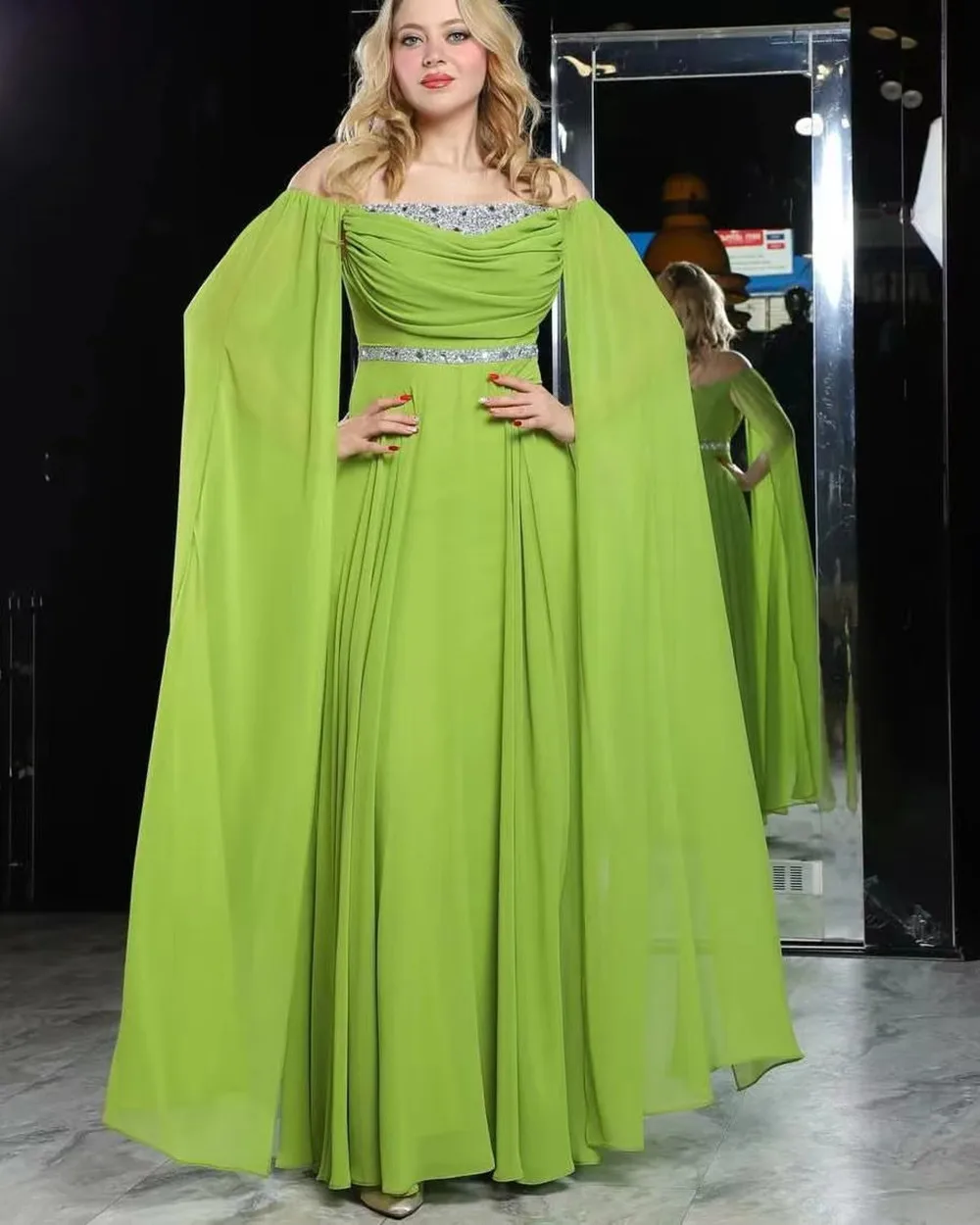 

Женское шифоновое платье с рюшами, без бретелек