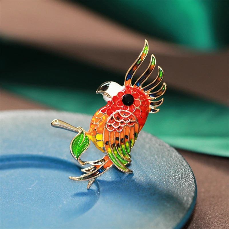 

Cute Vivid Flying Bird Brooch Women Parrot Animal Hummingbird Enamel Pin Buckle Party Casual Badge New Year Gift
