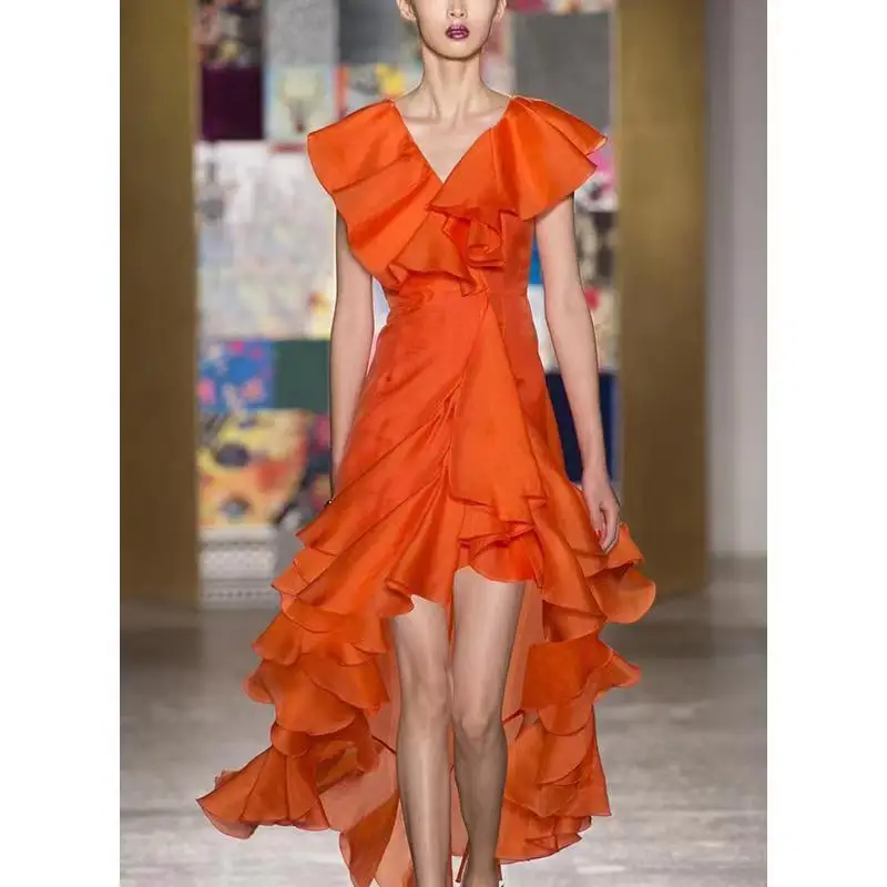 

Elegant And Fashionable Irregular V-Neck Dress 2022 Summer New Cover Meat Show Thin Temperament Western Style MIDI Dress