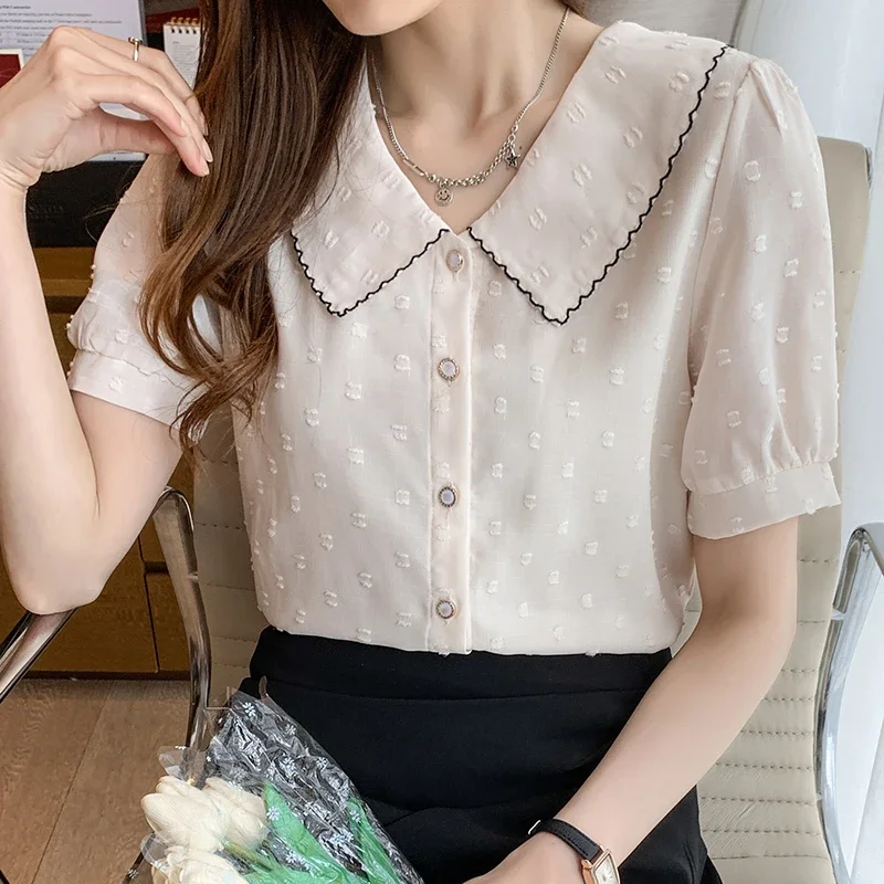 Женская шифоновая блузка с коротким рукавом и кукольным воротником модель F442 2024