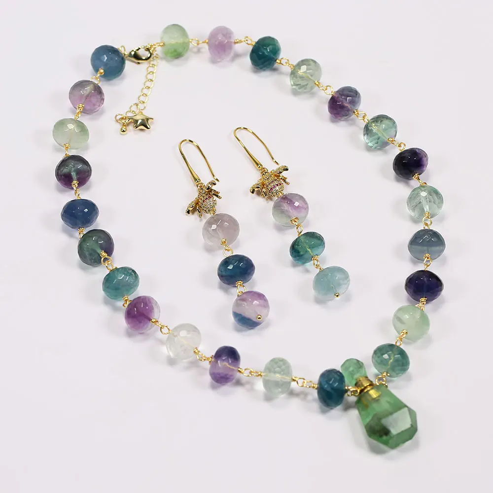 Комплект из колье и серёг с натуральными камнями