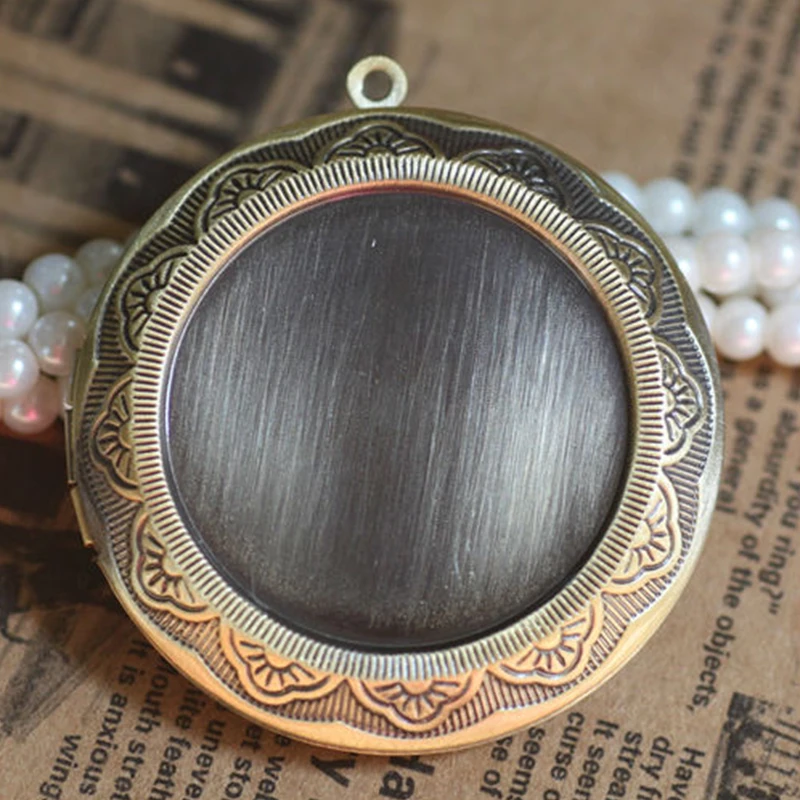 

2pcs Wholesale Ancient Bronze 45mm Round Photo Locket Frame Charm Necklace Pendant DIY Jewelry Making Accessories Supplies