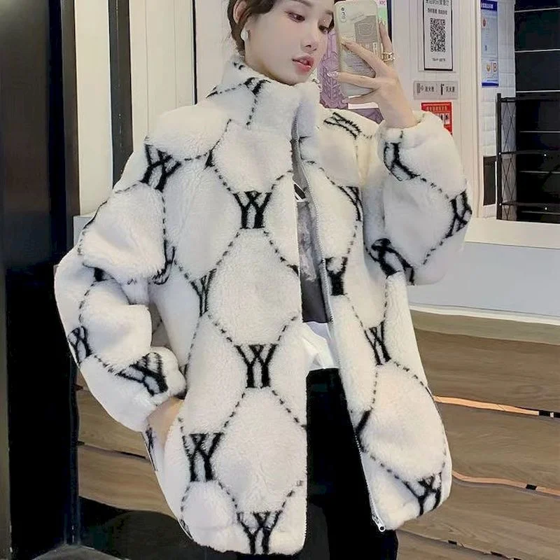 

Winter Korean Lamb Wool Coat Women Rabbit Plush Loose Letter Imitation Fur Integrated Sheep Shearing Warm Jacket Womens Coats