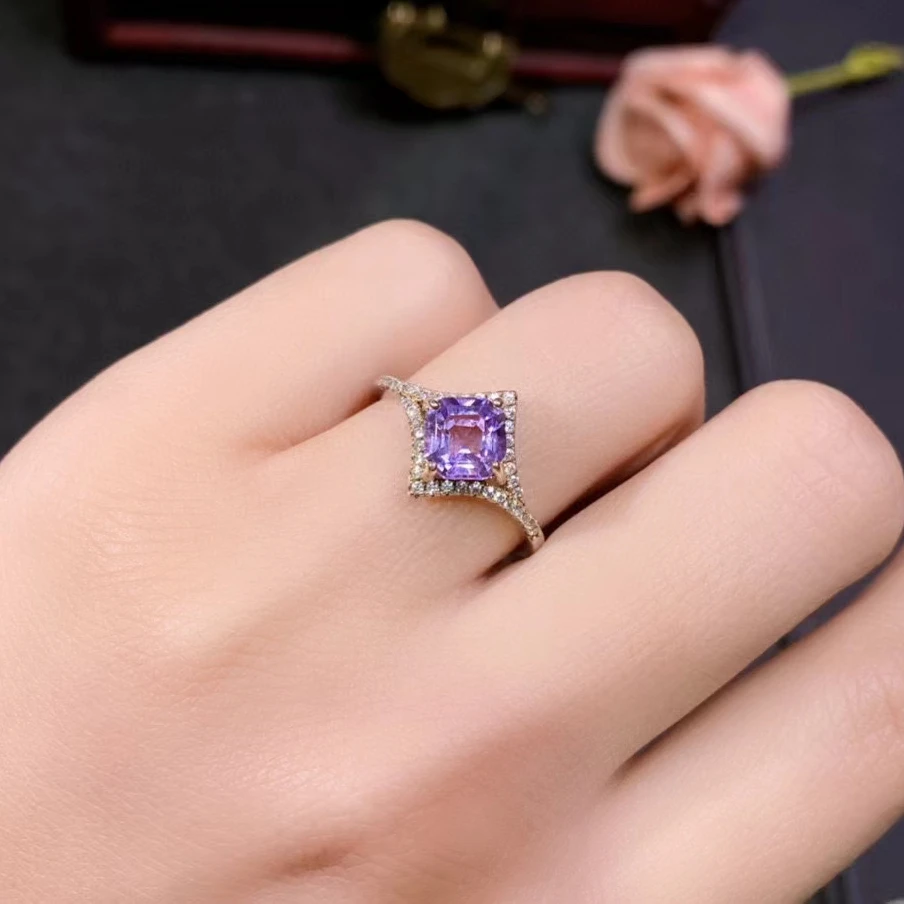 Кольцо из серебра 100% пробы с натуральным аметистом 1 карат 6 х6 мм