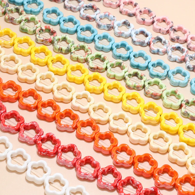 

Серьги-гвоздики «сделай сам» с полыми цветами и керамическими бусинами