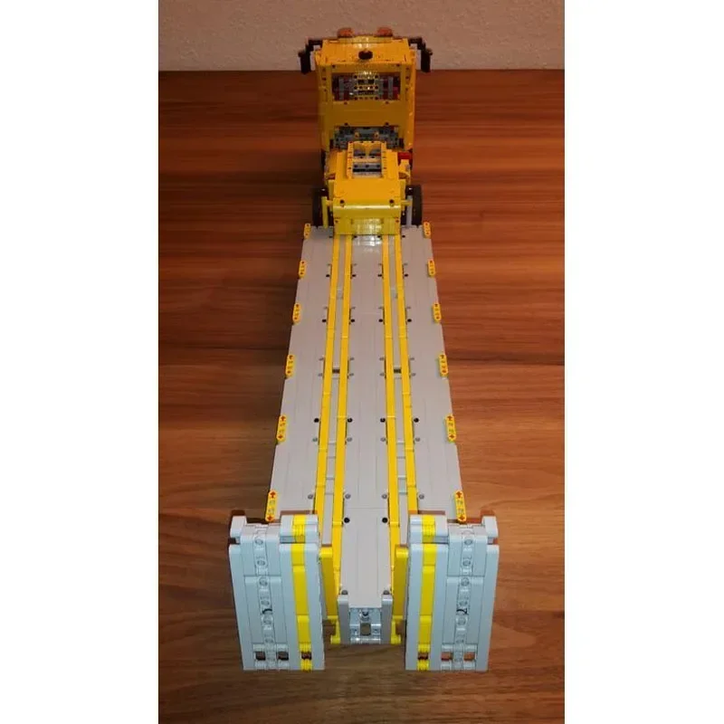 MOC-4246 Грузовой низкорамный погрузчик