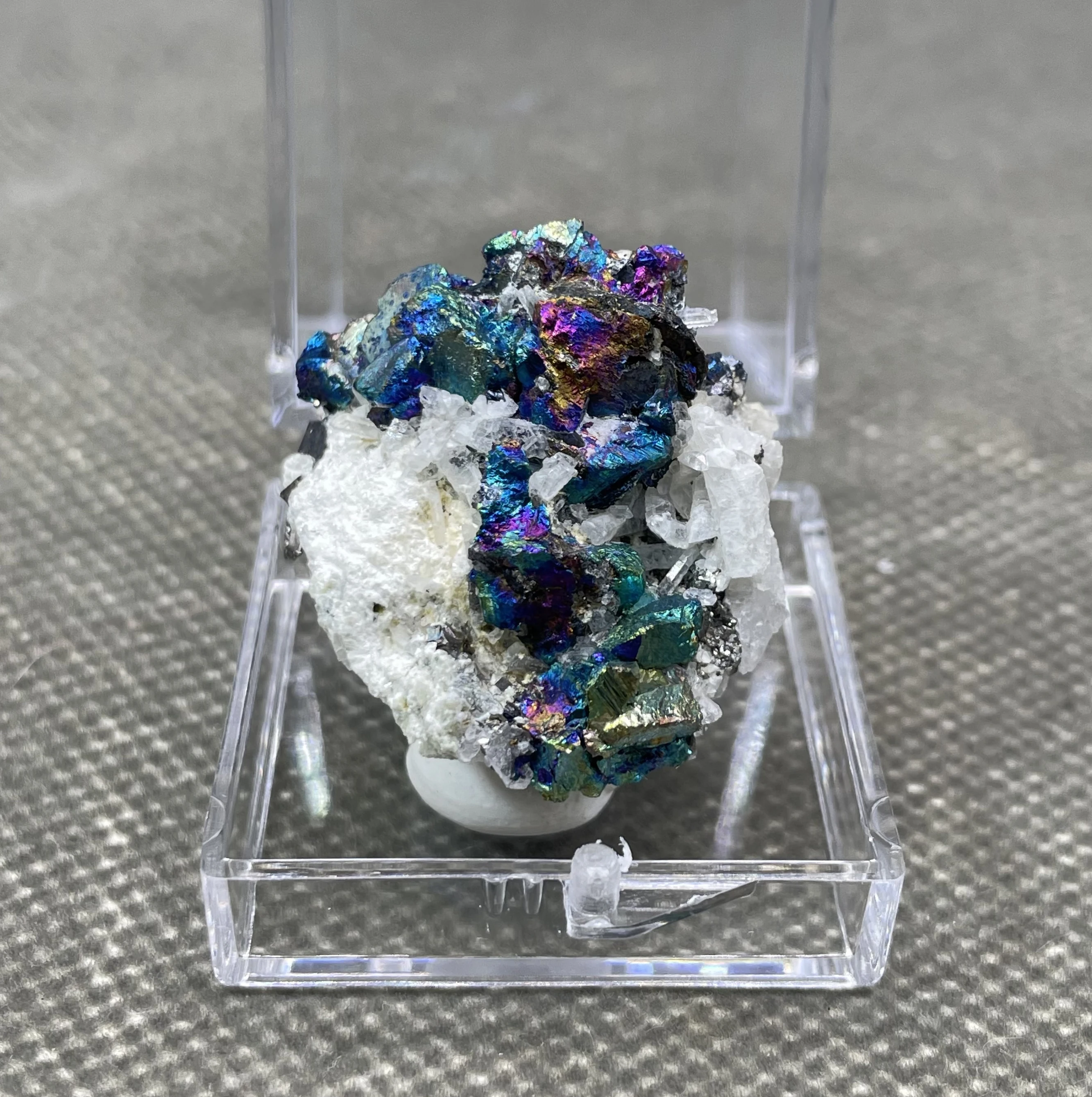 

NEW! 100% natural Bornite and crystal symbiosis mineral specimen stones and crystals healing crystals quartz + box size 3.4 cm