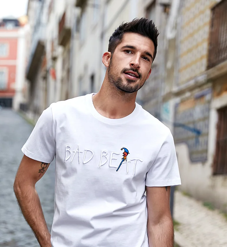 

J8024 Men's short sleeve t-shirt men's cotton round neck letter embroidery half sleeve T-shirt .