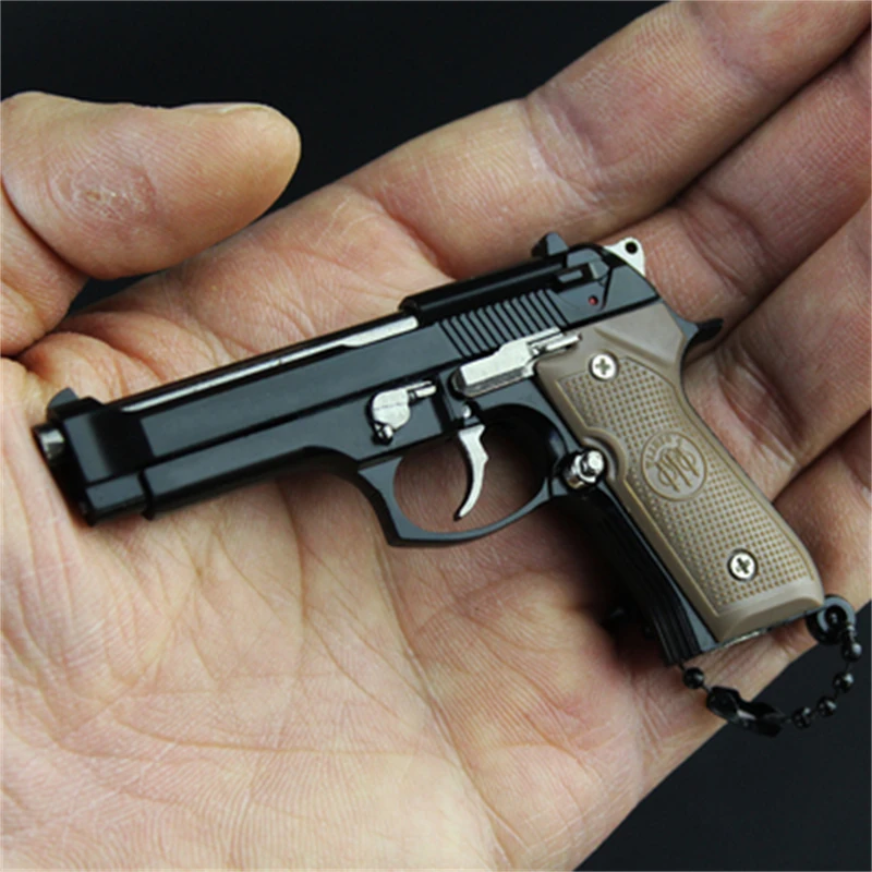 

1:3 Beretta 92F Metal Pistol Gun Miniature Model Keychain Gun Toys Costume Props Craft Pendant Kids Children Men Birthday Gifts