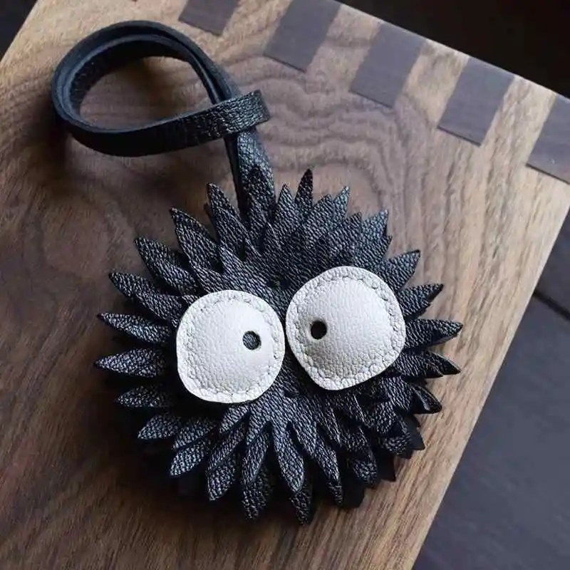 Dustbunny Soot Sprite кожаный брелок черный угольный шар милые вещи ручной работы вдохновляющие подарки для женщин автомобильный рюкзак кошелек Acc (art.: 3920cbcd9bf8b) - 3920cbcd9bf8b