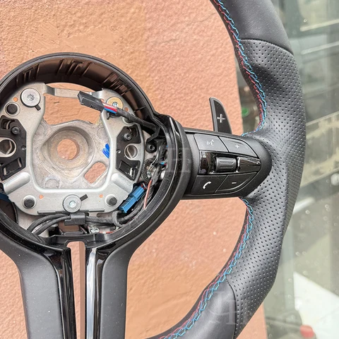 Рулевое колесо подходит для Bmw F30 F10 F31 F20 E90 из кожаного материала и спортивных рулевых автомобильных аксессуаров //M Logo