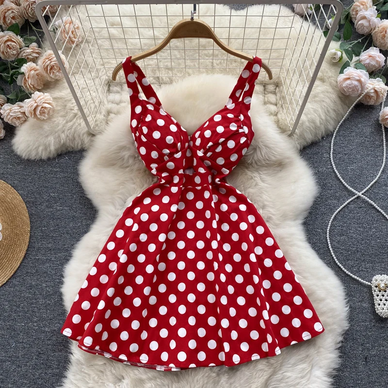 

Женское платье с V-образным вырезом, открытой спиной и поясом