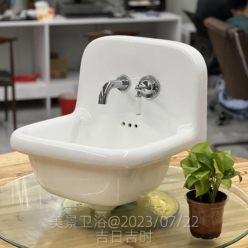 

Ретро умывальник со встроенным смесителем