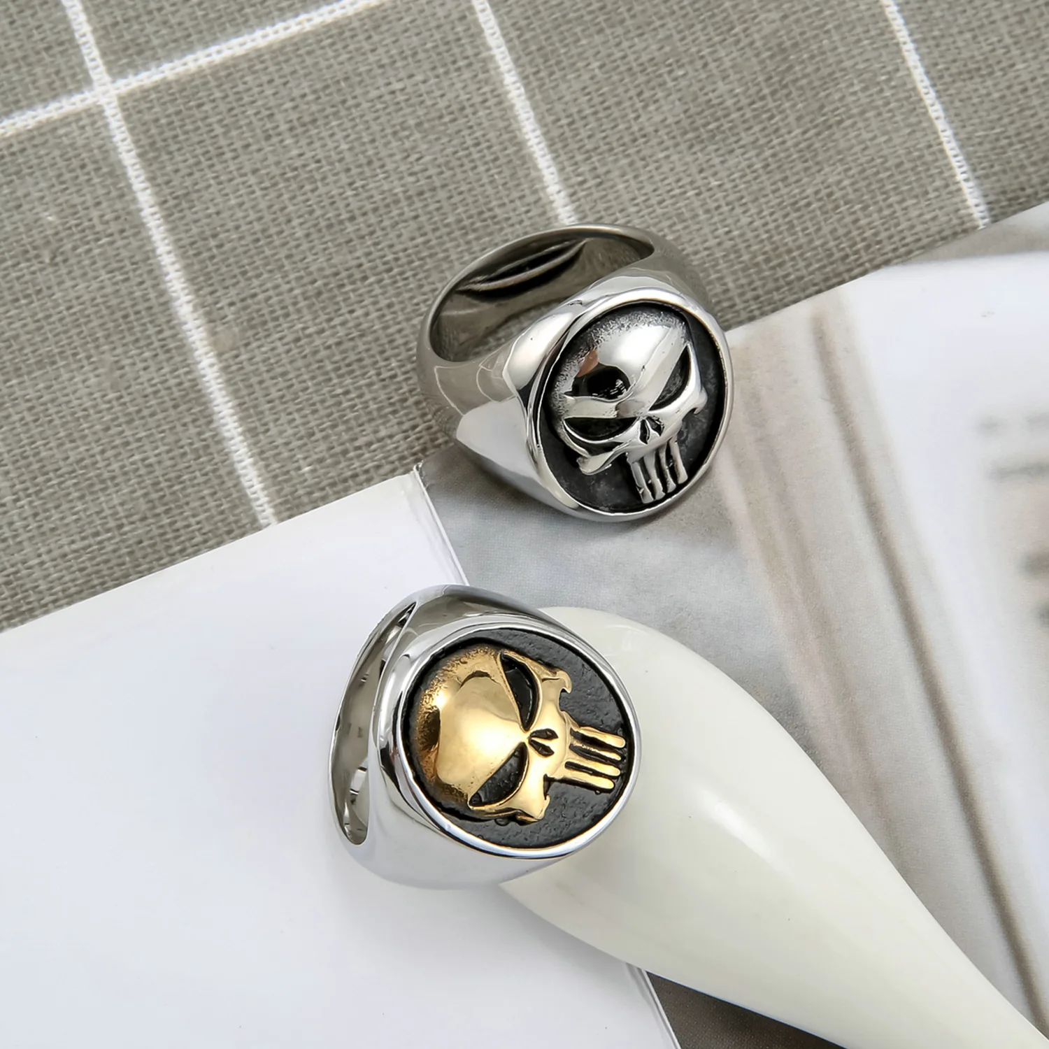 

Europe America Personality Retro Style Ring Men Women Lady Stainless Steel Engraved Skull Motorcycle Wide Rings US8-US12