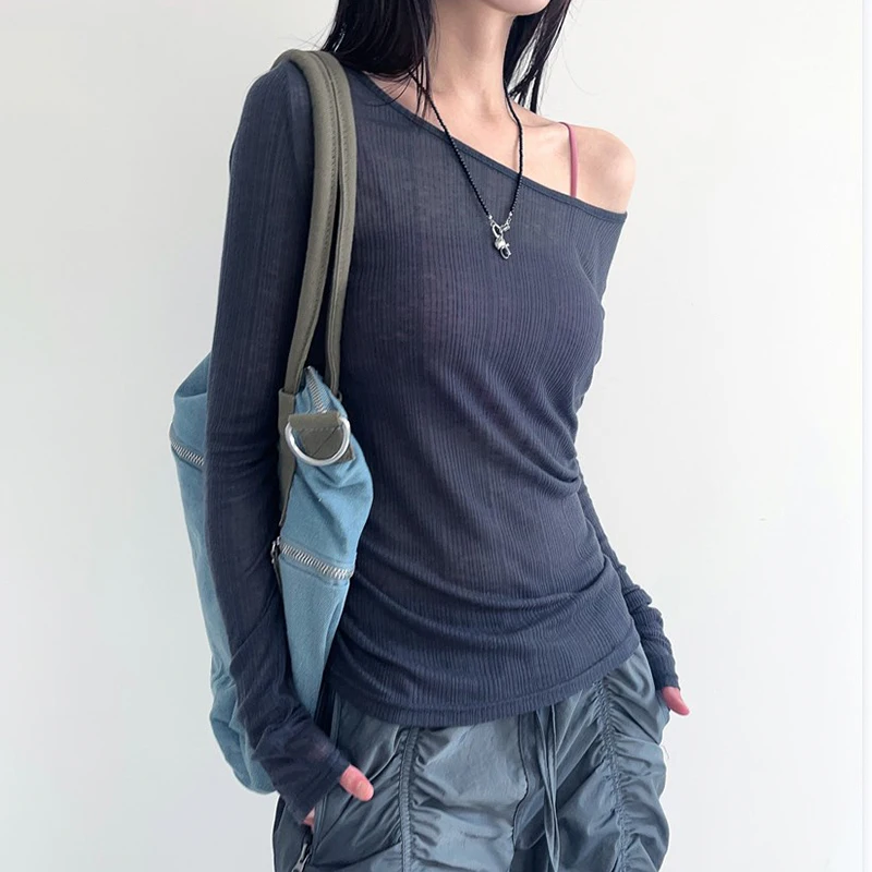 Женская футболка с открытой спиной