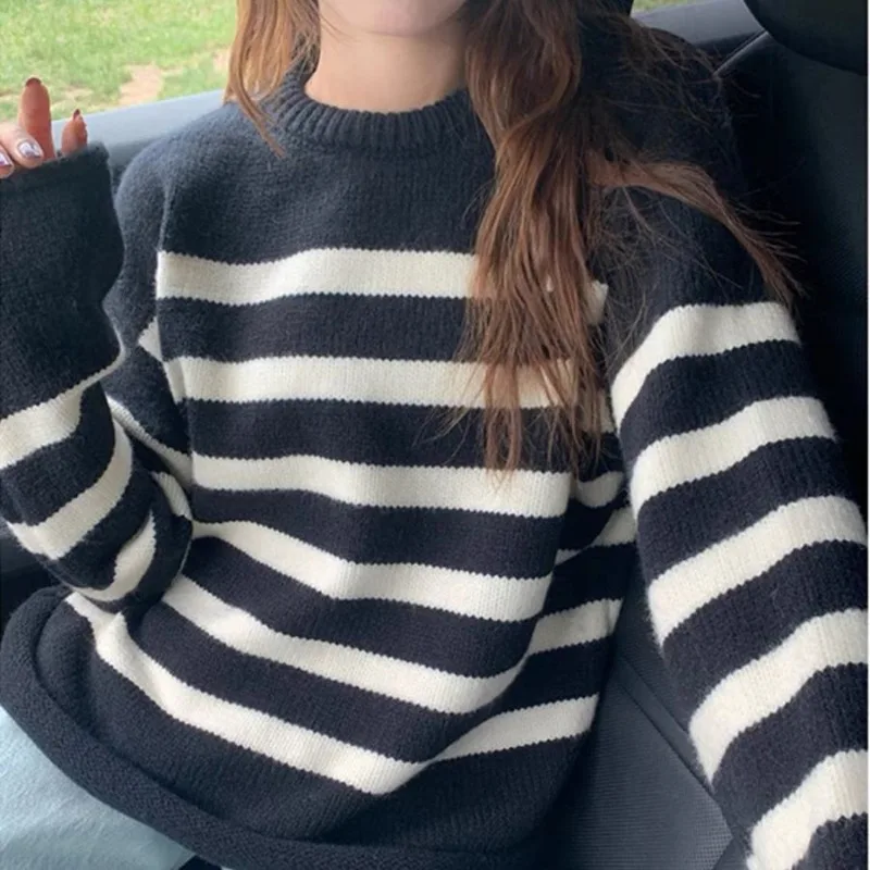

Женский свободный свитер в полоску, черный и белый пуловер с круглым вырезом и длинными рукавами, повседневный трикотажный пуловер в стиле ретро, зима 2023