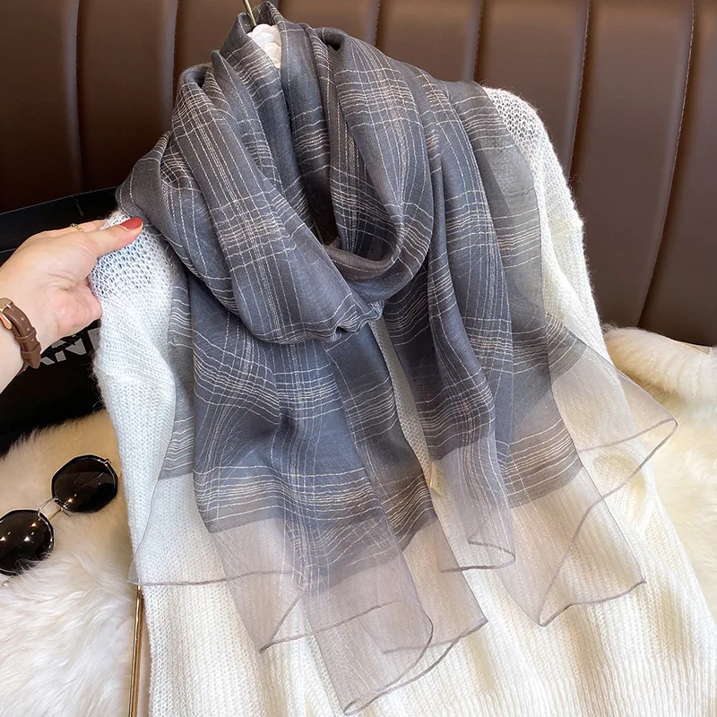 

Brand Designer Gold Wire Inlay Women Scarf 100% Mulberry Silk Bandana Solid Color Plaid Lrage Scarve Luxury Lady Sunscreen Shawl