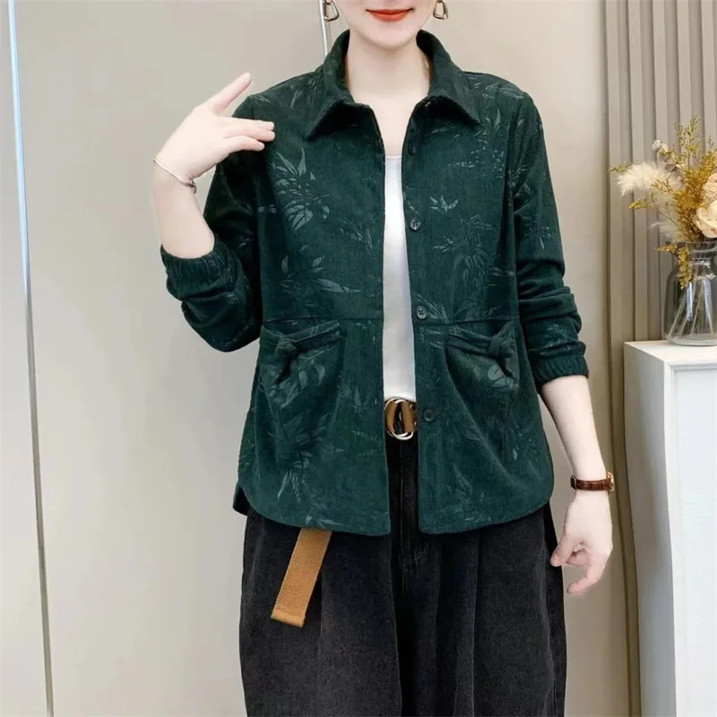 Женская Вельветовая рубашка с длинным рукавом среднего возраста