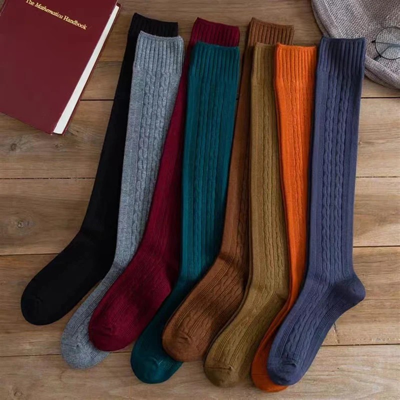 

Новинка дизайнерские носки европейские вышитые буквы сексуальные золотые шелковые Гольфы модные роскошные носки для девушек вязаные