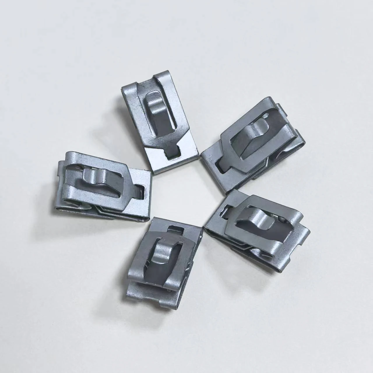 

5 шт./лот, оригинальный зажим для Ford Focus Fiesta S-MAX, багажник, задняя дверь, зажим для внутренней пластины B-стойки, железный зажим