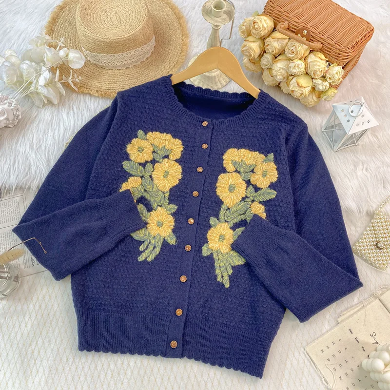 

2022 Winter Women New Japanese Style Flower Embroidery Cardigan Female Warm Handmade Crochet Short Mori Girl Retro Knitted Coat