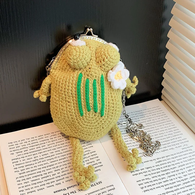 Internet Celebrity Little Women's New Ins Super Popular One-Shoulder Knitted Mobile Phone Special-Interest Design Chain Crossbod