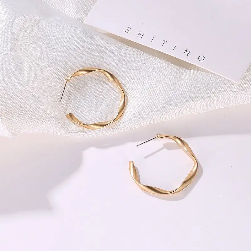 

Trendy Simple Twisted Hoop Earrings For Women Medium Statement Geometric Earrings Jewelry