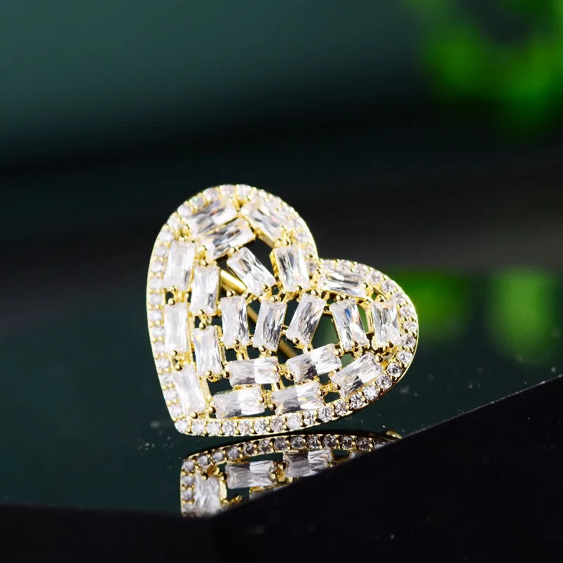 

Korean Fashion Love Zircon Small Brooch Elegant Temperament Collar Anti-glare Clothing Pin Personality Accessories Female