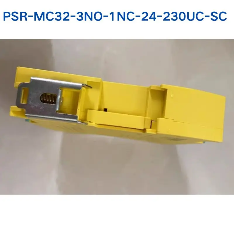 Б/у тест ОК Реле PHOENIX PSR-MC32-3NO-1NC-24-230UC-SC 2700524
