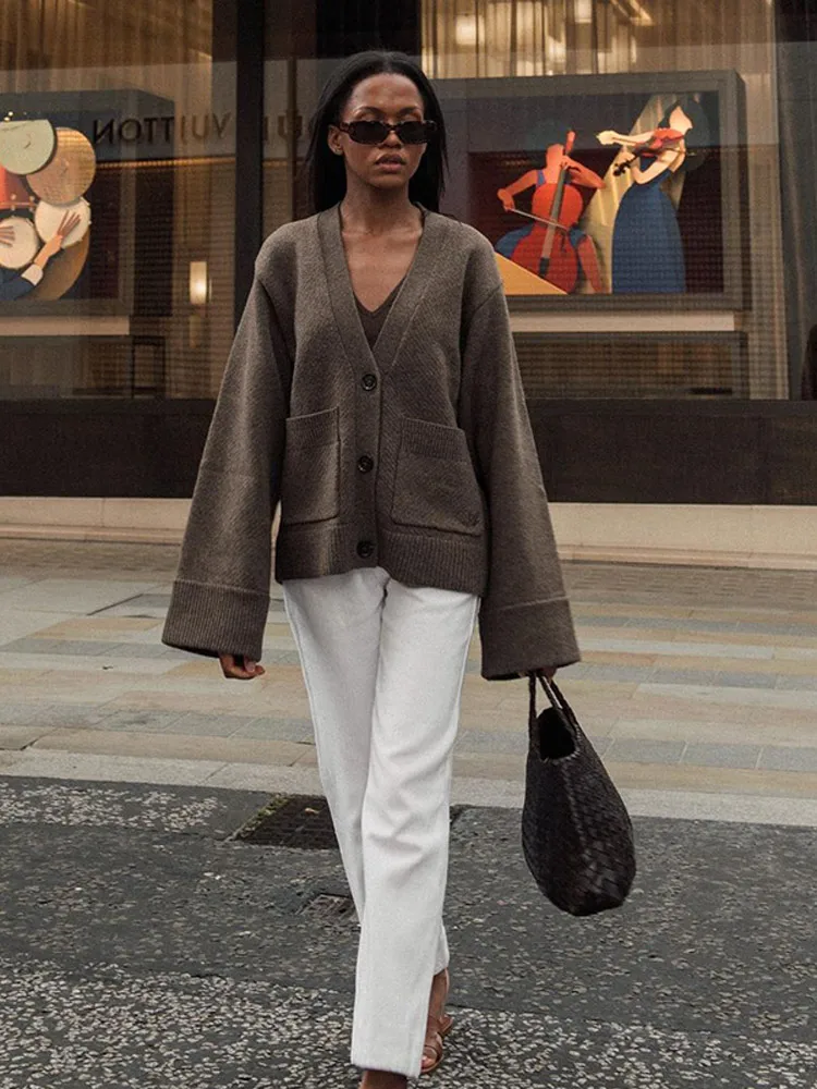 Кардиган женский однотонный с V-образным вырезом