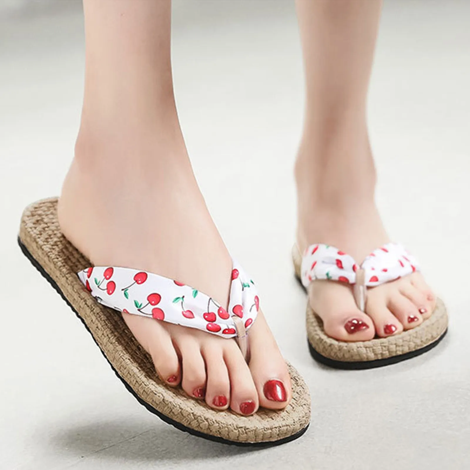 шлёпки женские пляжные. кроксы женские 2022. пляжные шлепки женские. на валберис летние женские шлепки. шлепанцы женские пляжные.