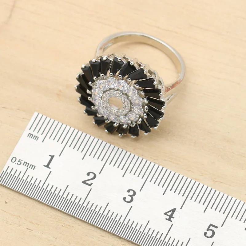 Комплект из колье серёг кольца и браслета с фианитом