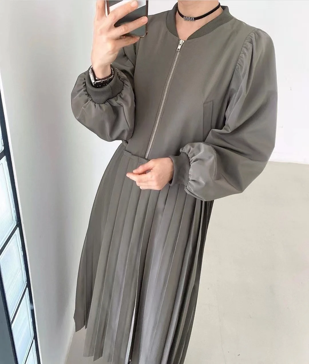 

Женское плиссированное платье SuperAen, длинное платье в корейском ретро стиле, осень 2022, шикарное свободное платье с длинным рукавом, элегантн...