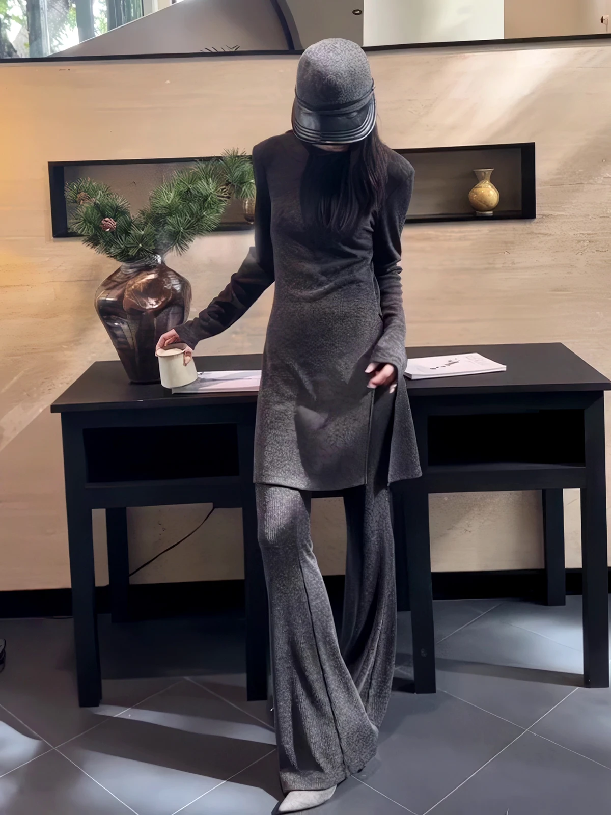 Ozhouzhan новинка осени 2025 ретро средней длины вязаный топ с разрезом широкие брюки