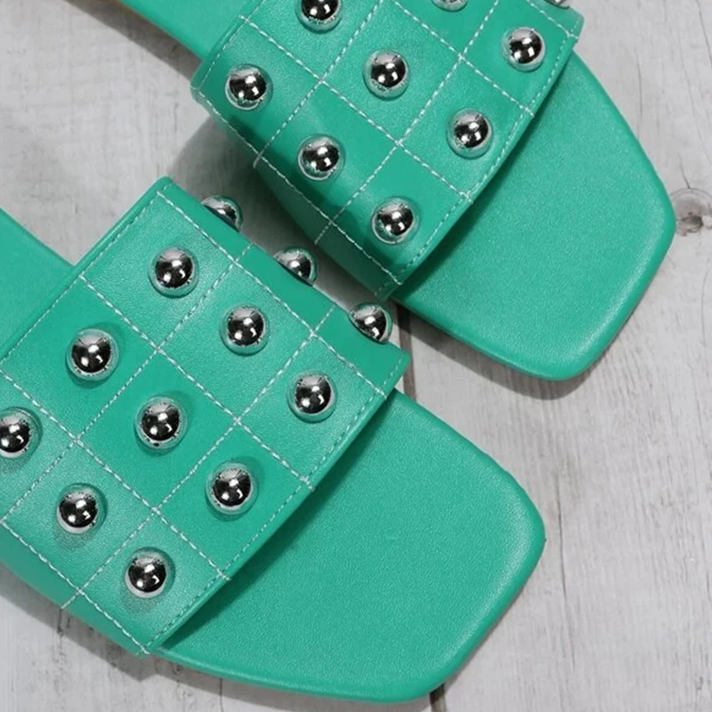 2023 new Summer Women Studded Decor Slides Fashion Summer Flat Sandals Personalized Punk Slippers Leisure Woman Shoes