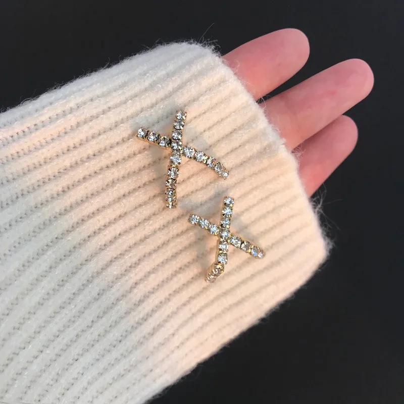 Французский простой X-образный металлический комплект серьги с кубическим