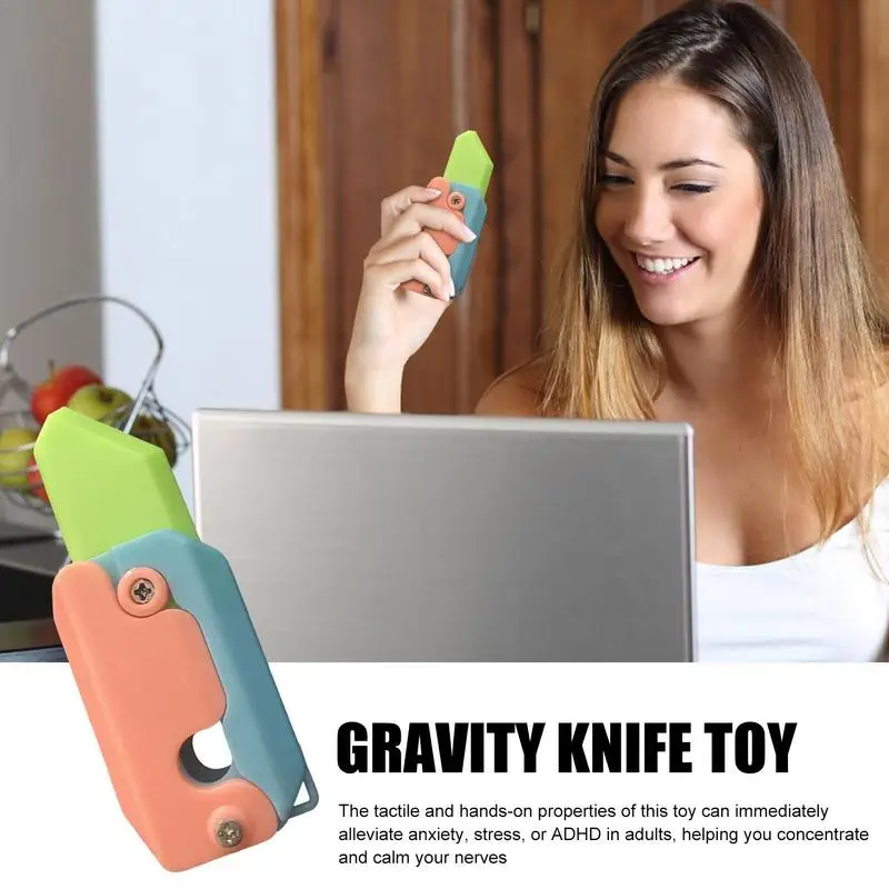 

3D Gravity Knives Glow-in-the-dark Carrot Joke Trick Toy Retractable Knives Magic Toy Prop Kitchen Utensil Knives Props
