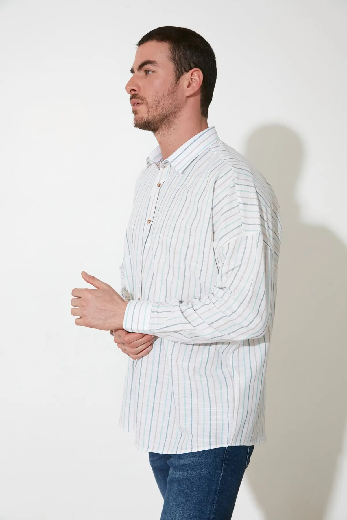 

Trendyol Men Oversize Fit Shirt Collar Long-Sleeved Striped Shirt TMNSS21GO0655
