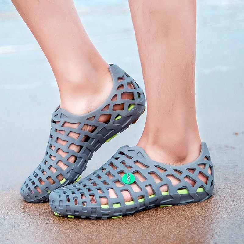 

Summer Mens Slippers Outdoor Couple Slides Women Slipers New Light Slip-on Jelly Shoes Slippers Men Beach Sandals Water Shoes