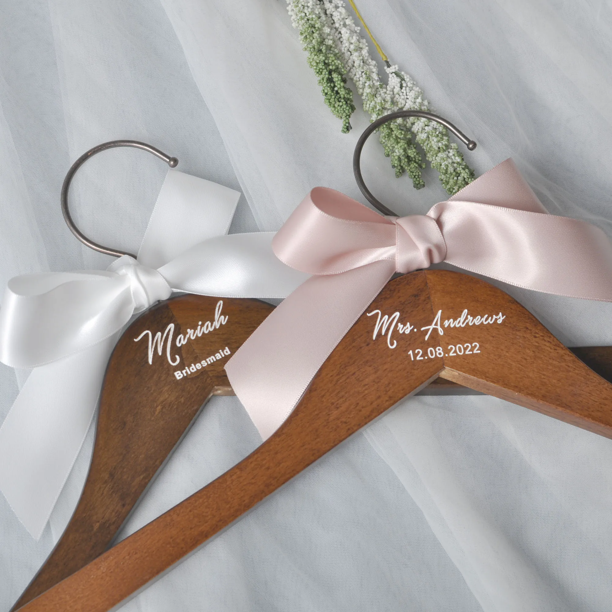 

Вешалка для платья, Свадебная Вешалка для жениха, вешалка для невесты с логотипом на заказ, деревянная вешалка с гравировкой имени, вешалка для времени, логотип на заказ