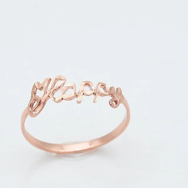 

Женское кольцо из розового золота с надписью «Happy»