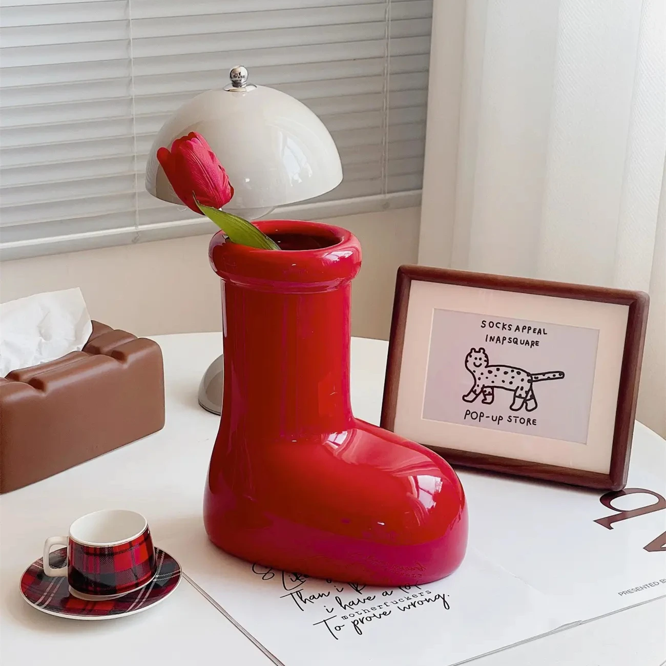 

Большая Красная Ваза с ботинками, креативная керамическая ваза для цветов, забавные большие декоративные вазы для дома в простом стиле, цветочный горшок, декор для гостиной, подарки