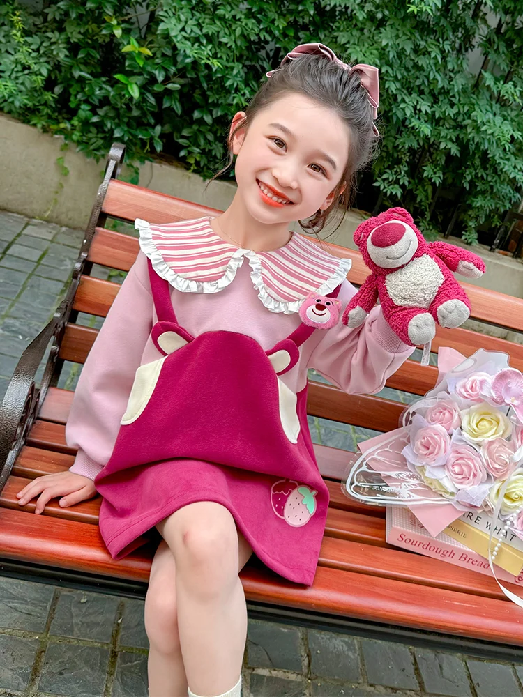 Милое кукольное платье с клубничным медведем для маленьких девочек осень 2024
