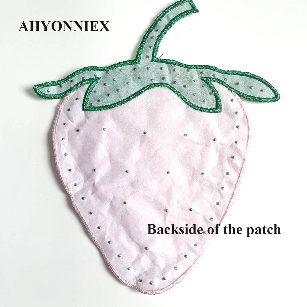 Украшение для одежды украшенное бусинами в виде клубники 21 см X 26